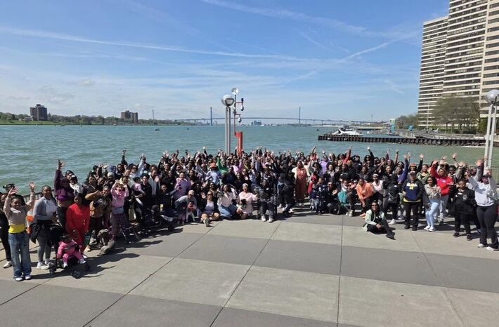Detroit Social Walk Club: női séta a Riverwalkon — Szervezői kép
