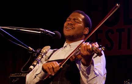 Jerron Paxton Smithsonian Folkways művész — Szervezői kép
