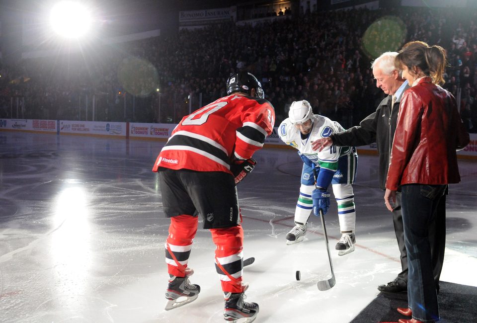 Gordie Howe drops the ceremonial puck, 2013