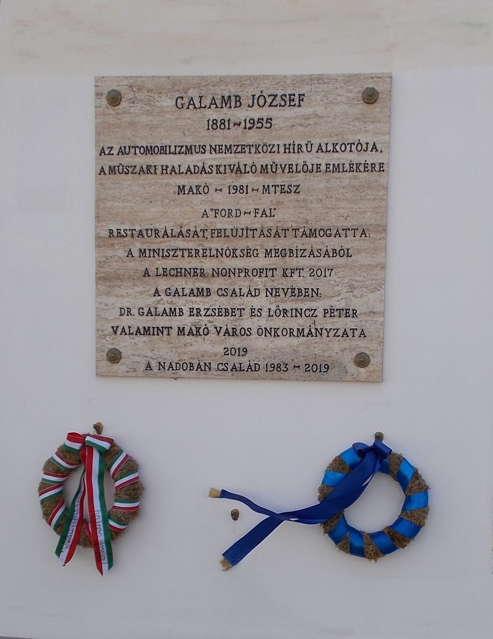 Joseph Galamb’s memorial plaque on the Ford Wall in Makó, on the Galamb family’s former company building, home of Hungary’s first Ford dealership (photo: 2023)