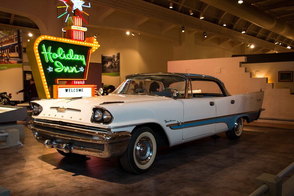 A Holiday Inn neon sign and a 1950s DeSoto in the Driving America exhibit (photo: 2015)