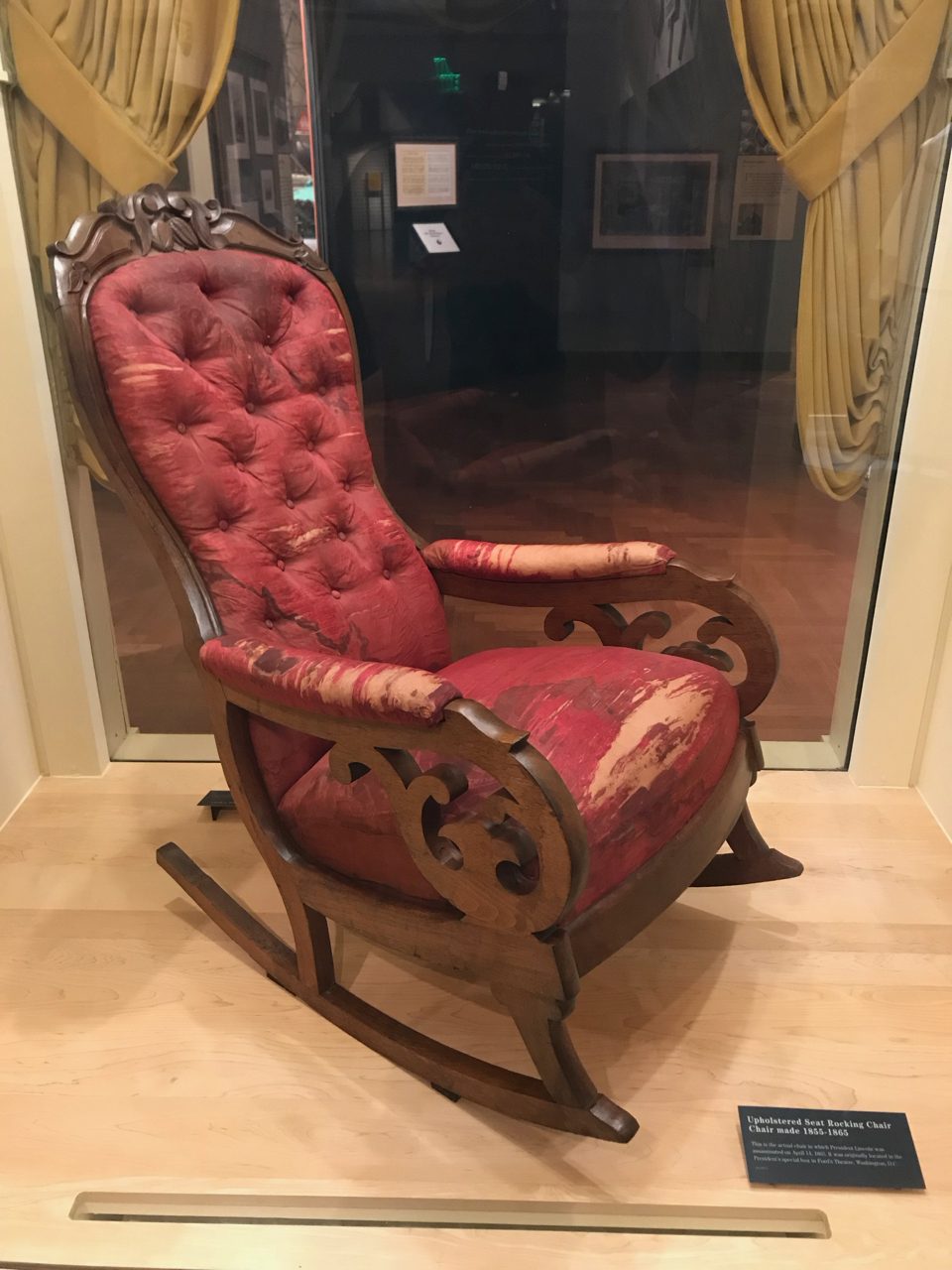 The rocking chair Abraham Lincoln sat in when he was shot at Ford’s Theatre on April 14, 1865 (photo: 2018)