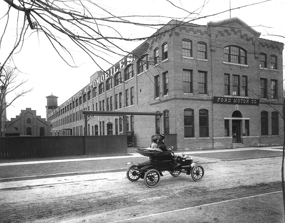 The Piquette Avenue Plant around 1906, with a Model N passing in front