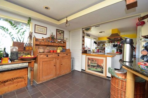 The breakfast area with a wooden sideboard and a kitchen counter