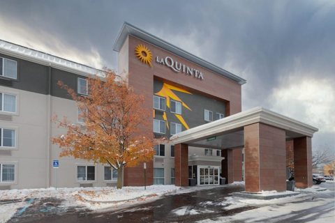 The hotel facade with its sign under a cloudy sky