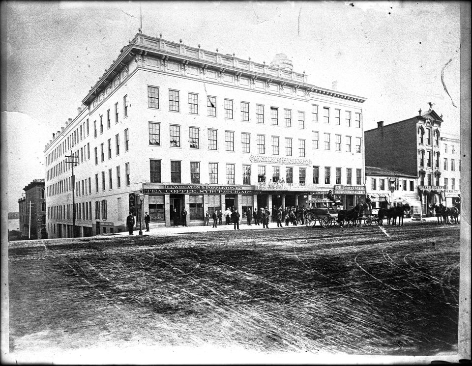 A Michigan Exchange szálloda épülete a Jefferson Avenue-n 1891 előtt