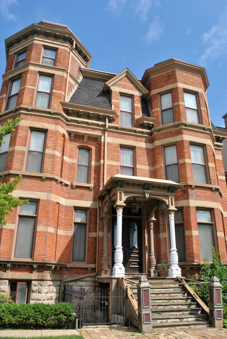 The John Harvey House's red brick facade with a columned entrance, 2016