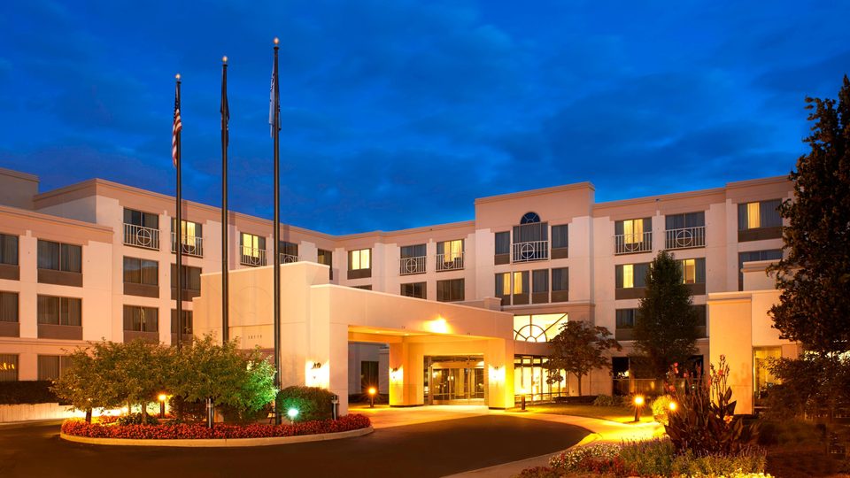 Detroit Metro Airport Marriott — entrance