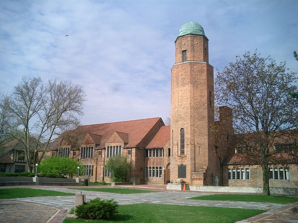 A Cranbrook School tornya és udvara
