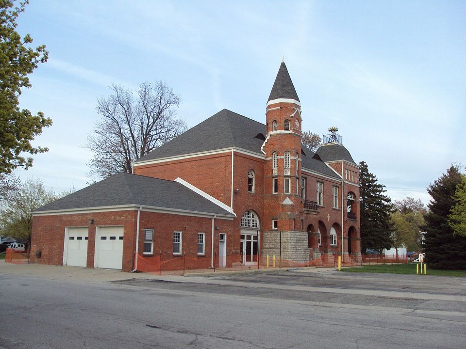 The red-brick city hall and its tower