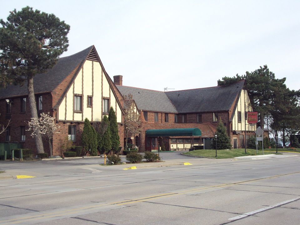The St. Clair Inn, open since 1926