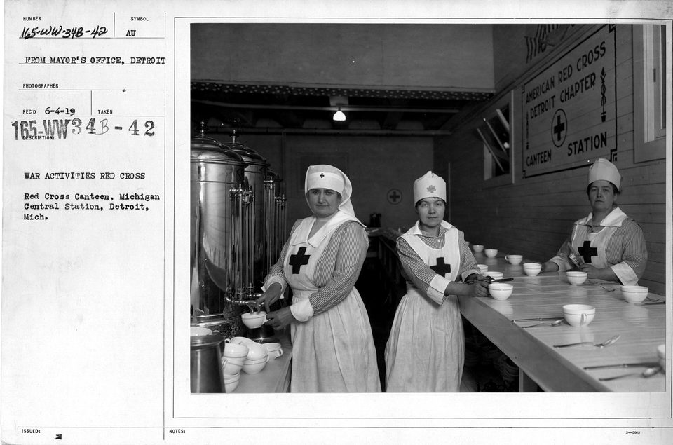 Red Cross volunteers at the station’s World War I canteen, 1918