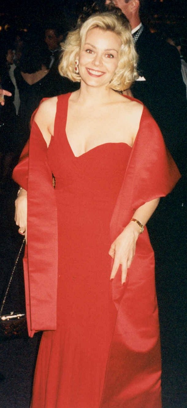 Gail O'Grady portréja