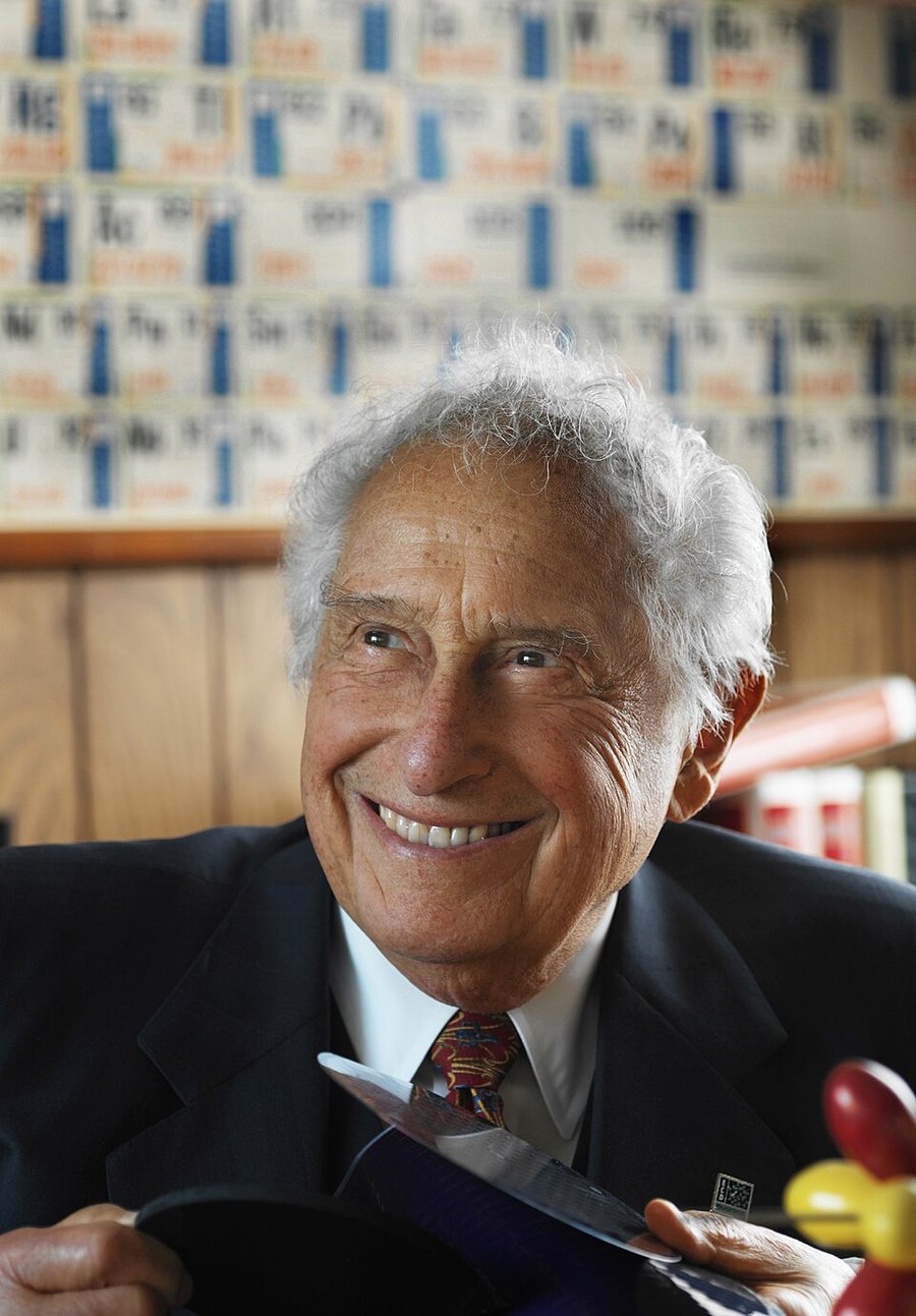 Stanford R. Ovshinsky portréja