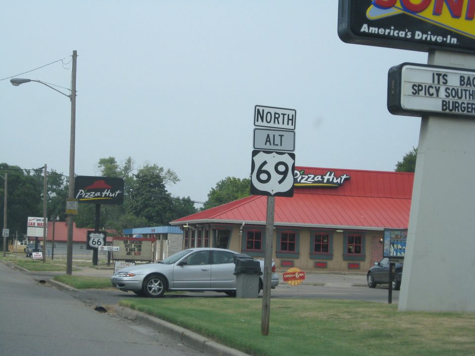 Piros tetős Pizza Hut a régi 66-os út mentén, Baxter Springs, Kansas, 2007