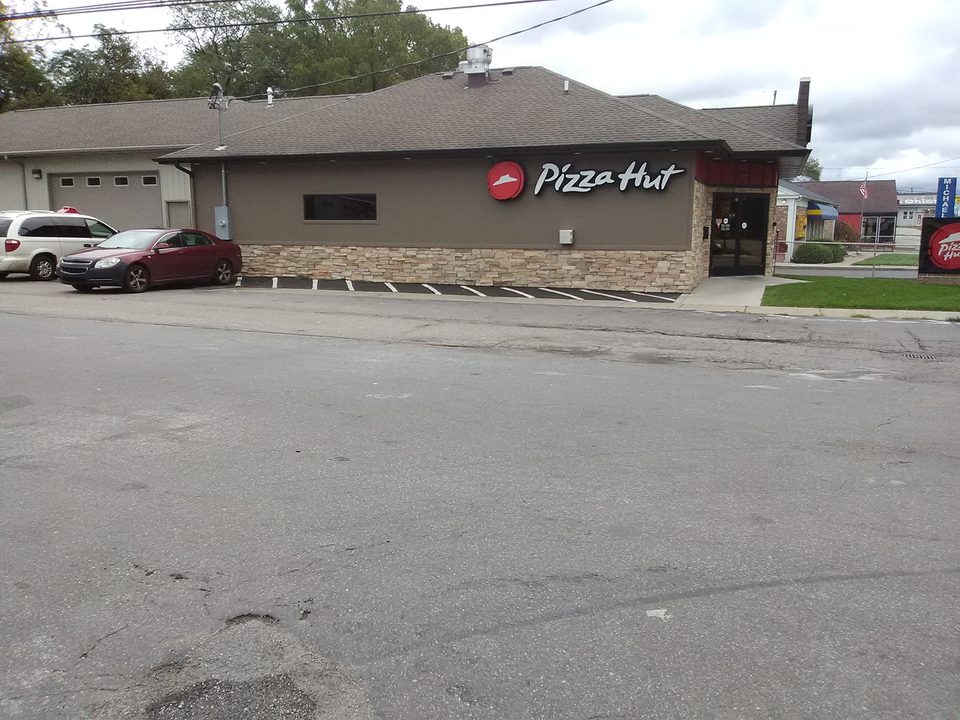 Régi tetős Pizza Hut a kalamazoói West Main Streeten