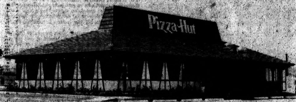Frissen nyílt piros tetős Pizza Hut 1978-ban, Mayagüez, Puerto Rico