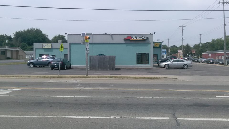 Tetős Pizza Hut a South Westnedge Avenue-n, Kalamazoo és Portage határán