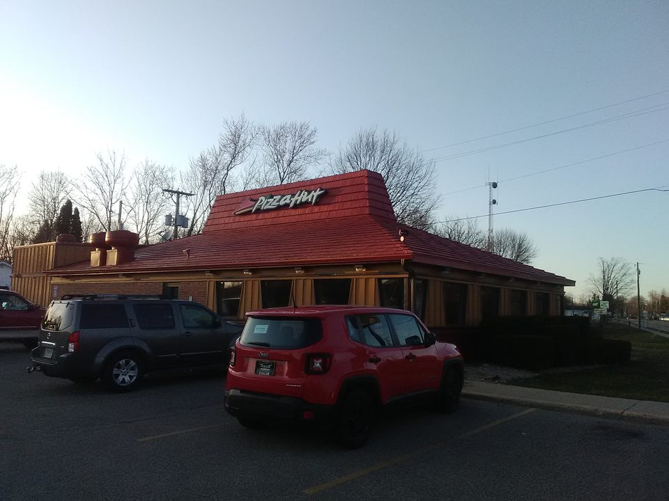Piros tetős Pizza Hut South Havenben, Michiganben: ma is beülős étterem