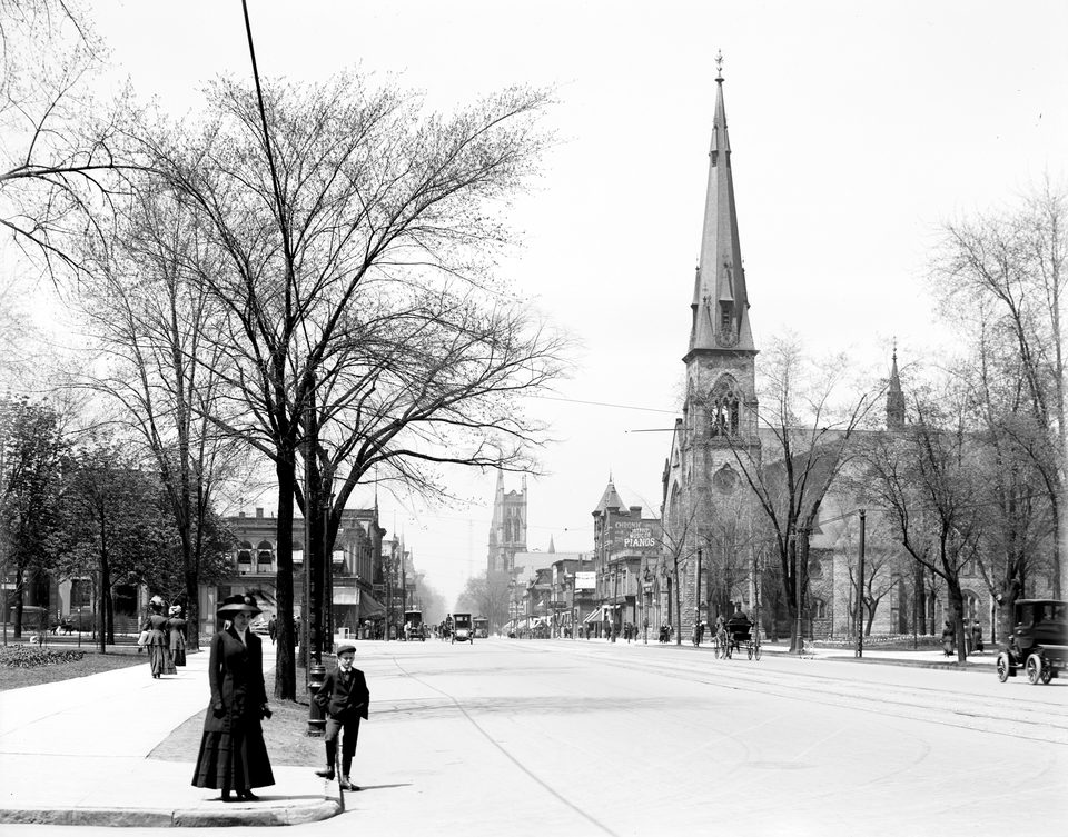 Woodward at Grand Circus Park around 1910 (Detroit Publishing Co.)