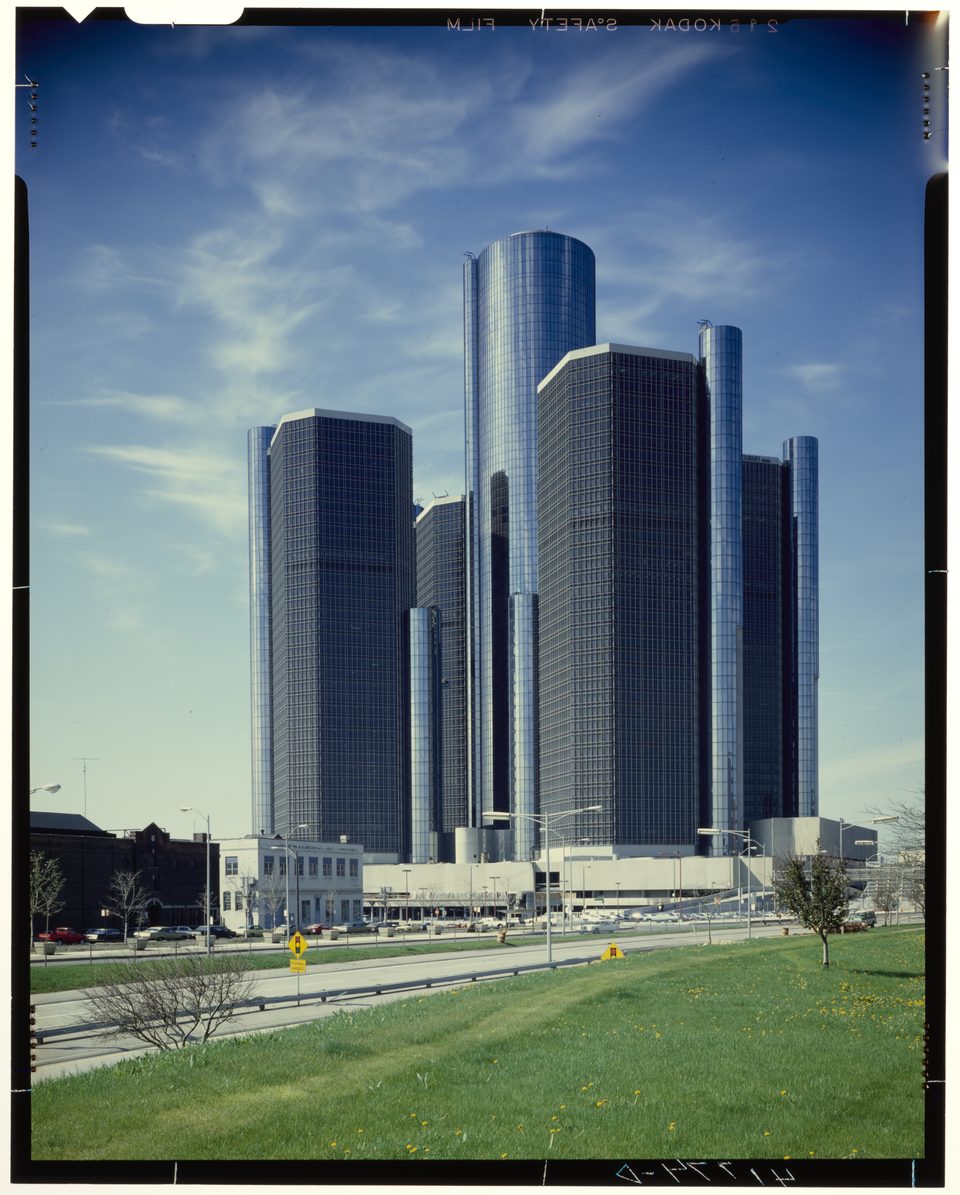 A frissen átadott Renaissance Center 1977-ben, Korab Boldizsár (Balthazar Korab), budapesti születésű fotós felvételén